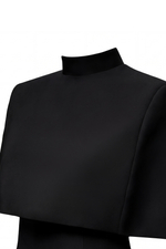 “Soulmuse” Короткий кейп на плечи.