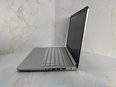 Ноутбук HP 14s-fq1013ur. Производитель CPU: AMD, Линейка CPU: Ryzen 7, CPU: Ryzen 7 5700U, RAM: 16Gb, SSD: 512Gb, GPU: AMD Radeon, Диагональ: 14.0", Разрешение: 1920*1080, Тип экрана: IPS, OS: DOS, Цвет: Серебристый, BackLight: -, Состояние: C2