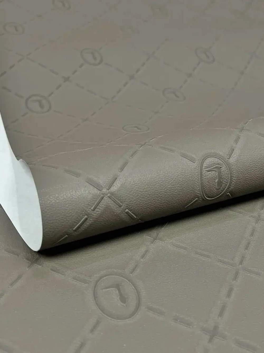 Обои флизелиновые 21859 Trussardi V Италия