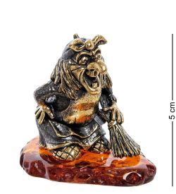 Народные промыслы AM-2212 Фигурка «Бабуся Ягуся с метлой» (латунь, янтарь)