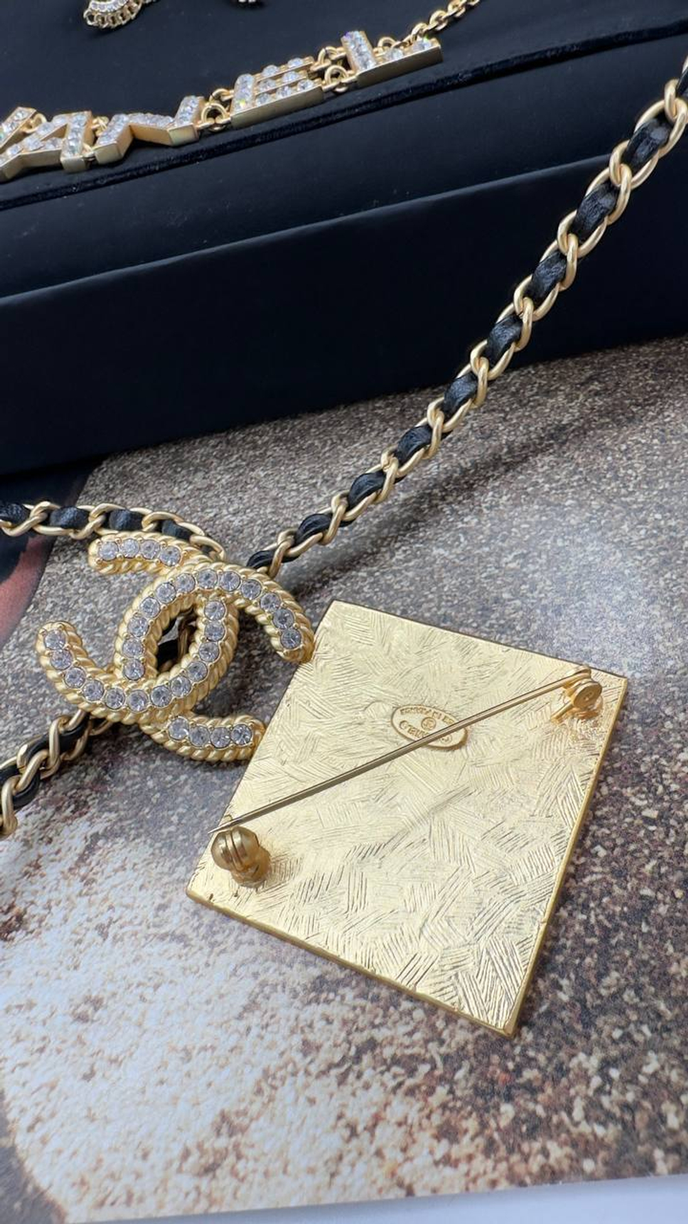 Брошь CHANEL