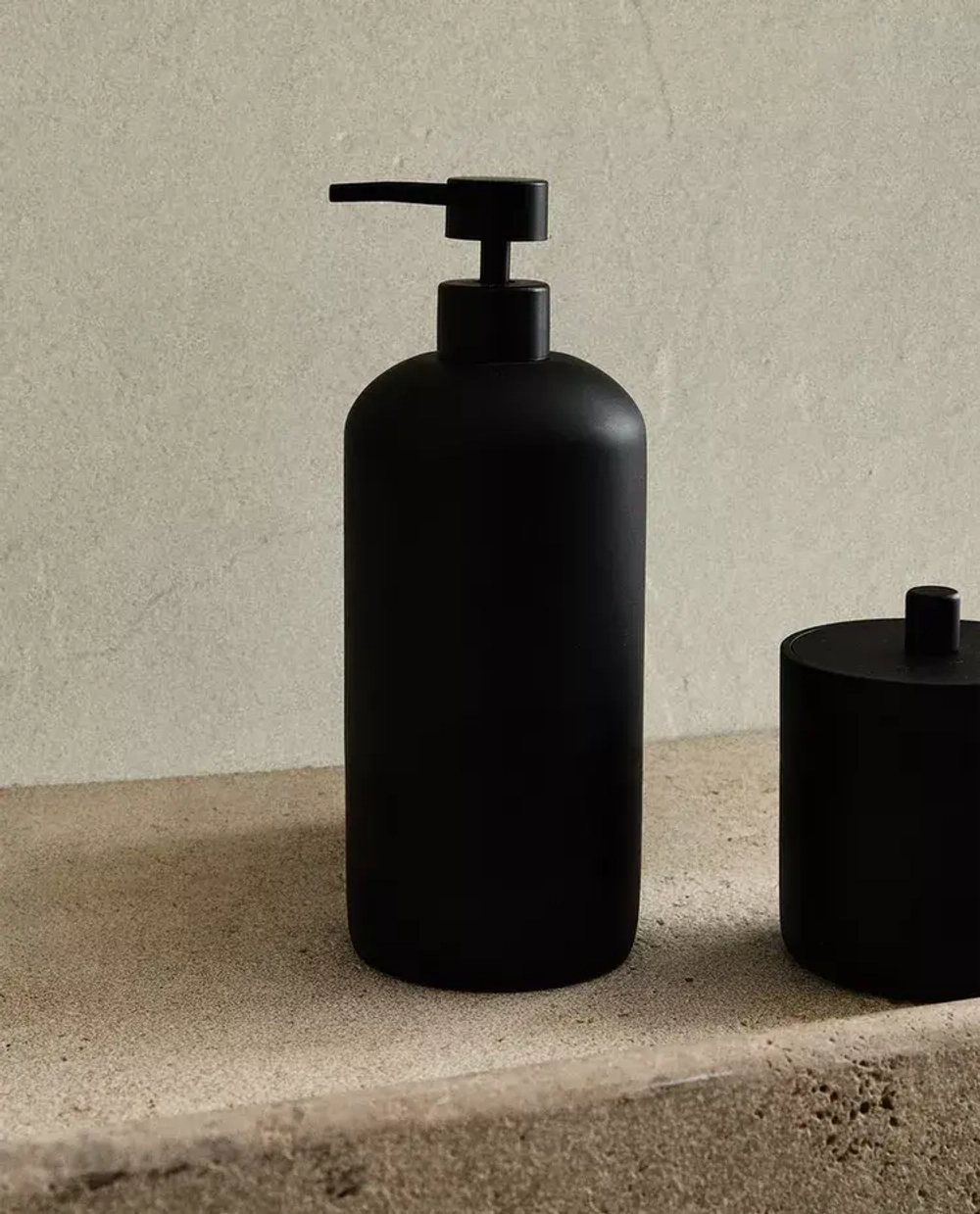 ZARA HOME ДОЗАТОР МЫЛА ИЗ СМОЛЫ, ЧЕРНЫЙ