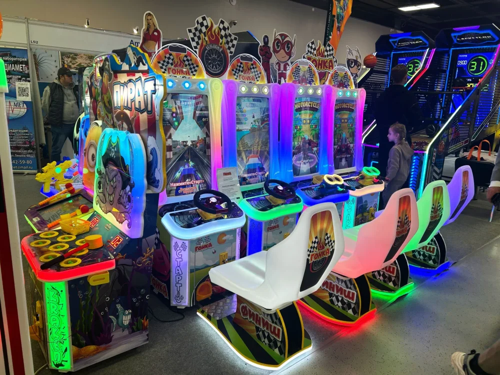 Двойной детский автомат с видеоиграми «Мотогонка»