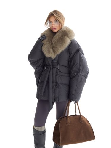 Черный пуховик летучая мышь с серым мехом