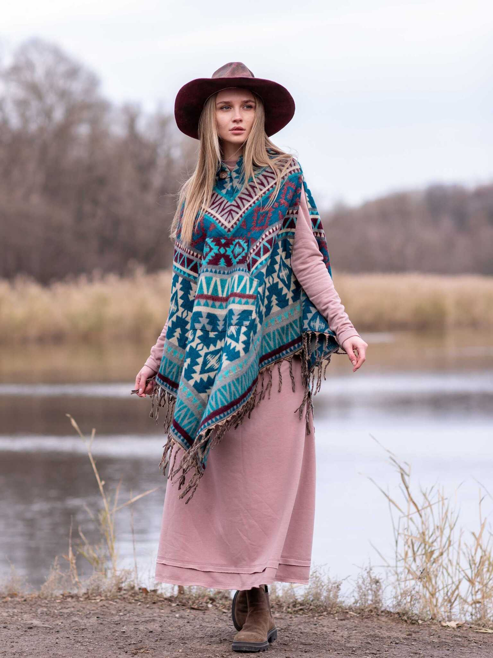 Пончо женское шерстяное с орнаментом