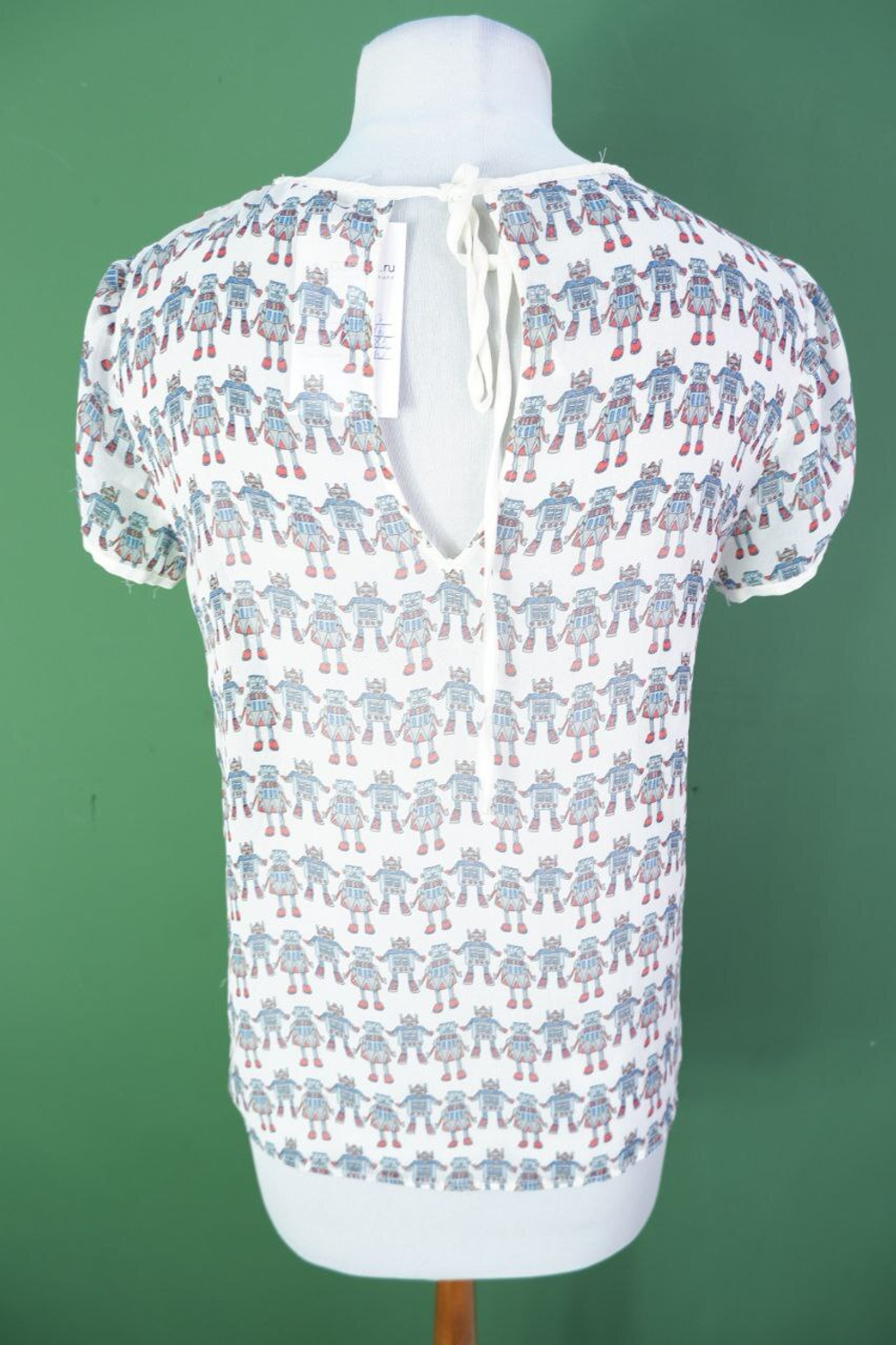 Блузка с веселым принтом, чтобы подчеркнуть индивидуальность 46 размер