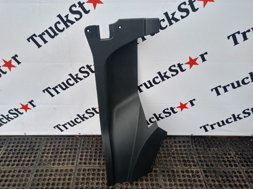 Накладка корпуса подножек правая 2017 г.