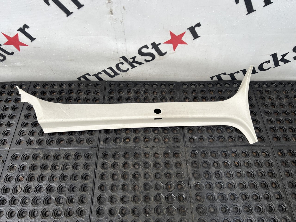 Накладка стойки лобового стекла правая 2023г