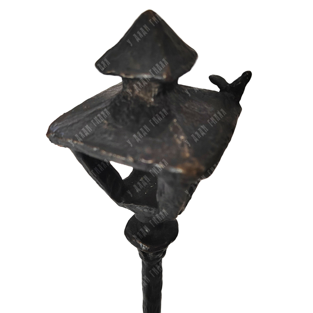 Динес Ю. С. Уличный фонарь. Бронза, литьё. 2000 г.