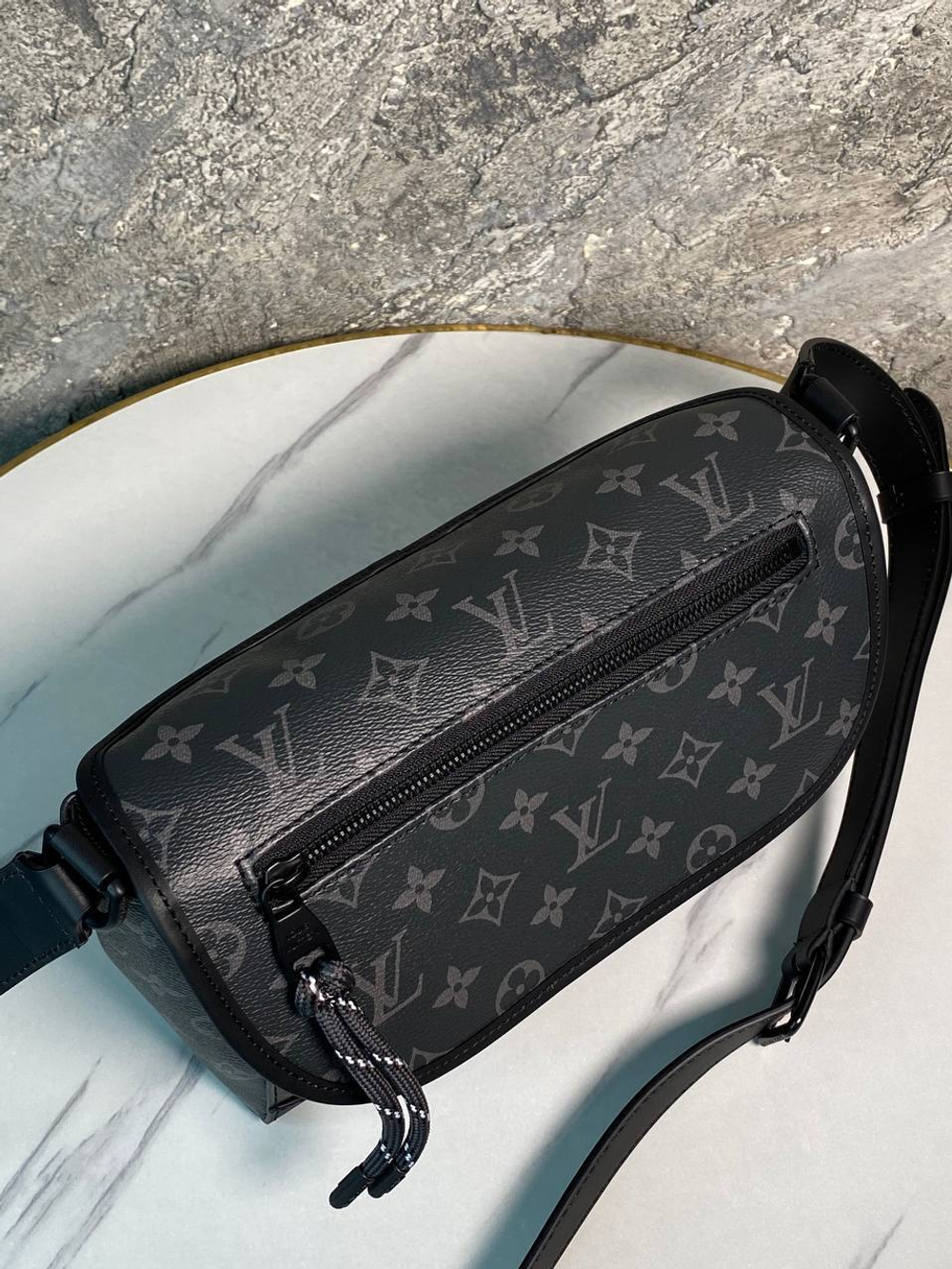 Сумка-мессенджер Louis Vuitton