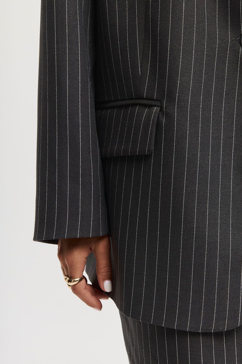 Пиджак свободный в полоску темно-серого цвета