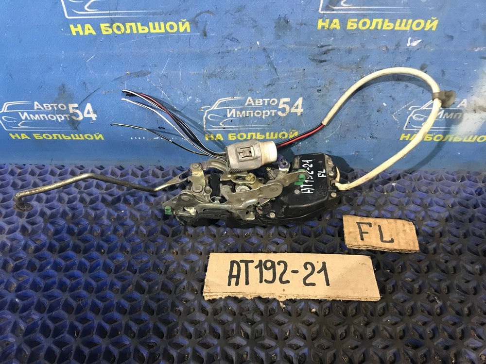 Замок двери передней левой TOYOTA CARINA 1994