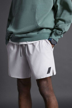 ZARA БАЗОВЫЕ СПОРТИВНЫЕ ШОРТЫ, ЖЕЛТОВАТО-БЕЛЫЙ