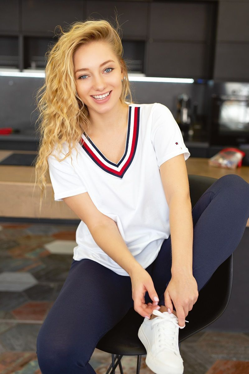 Женская трикотажная блуза в спортивном стиле (Размер: L) (Цвет: белый)