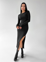 Платье 711 удлиненное однотонное с разрезом по ноге и прорезью для пальца