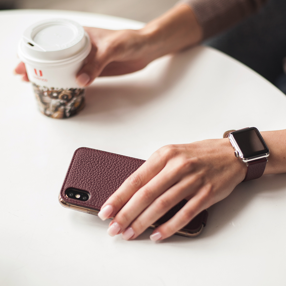 Чехол кожаный для iPhone X/XS бордового цвета