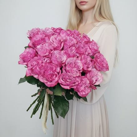 25 пионовидных импортных роз Кантри Блю