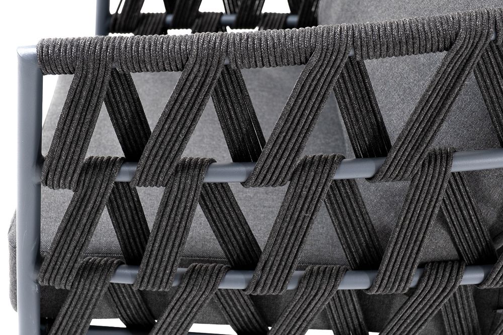 "Диего" кресло плетеное из роупа, каркас алюминий темно-серый (RAL7024) муар, роуп темно-серый круглый, ткань темно-серая 027