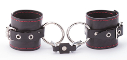 БДСМ-комплект: маленькая распорка и наручники