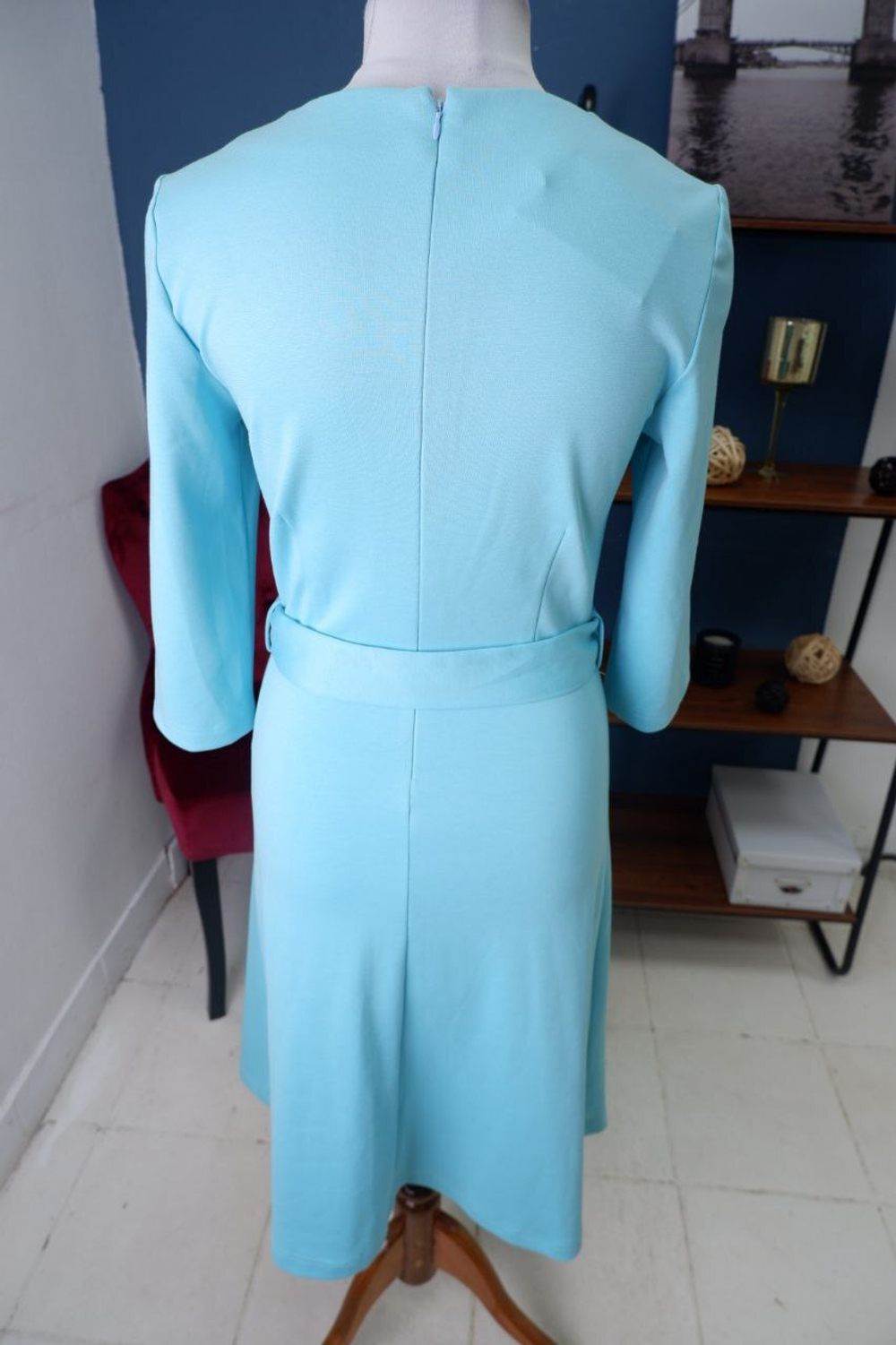 Платье  приталенное 44 размер, новое