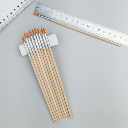 К022 Кисть 2H, синтетика, тонкая (17 см, деревянная)