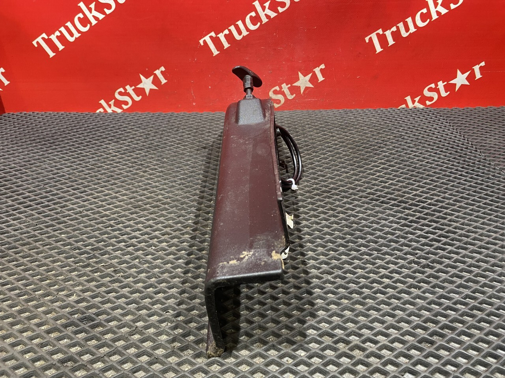 Накладка ручки бардачка правая 2018г