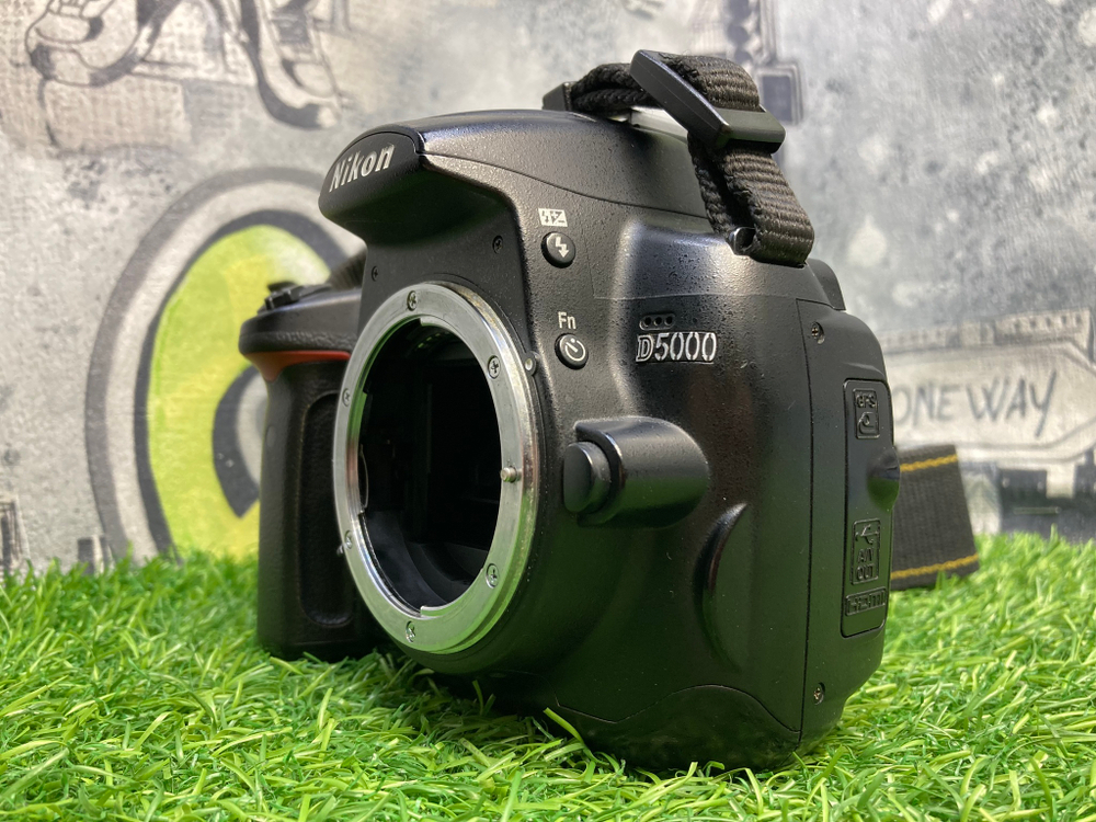 Nikon D5000 + 18-55mm 39500 кадров