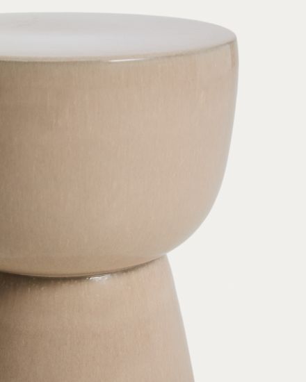 Уличный приставной столик Mesquida из керамики с глазурью цвета экрю 35 см