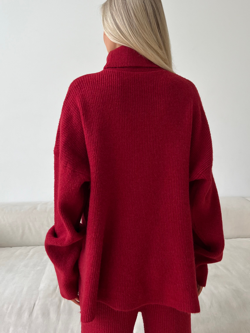 Шерстяной костюм красный