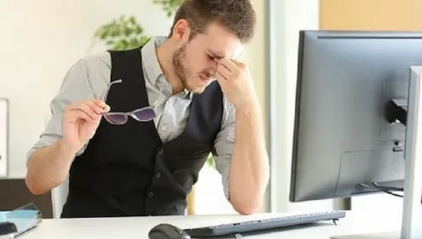 Синдром усталости от работы за компьютером: современные решения для очковых линз
