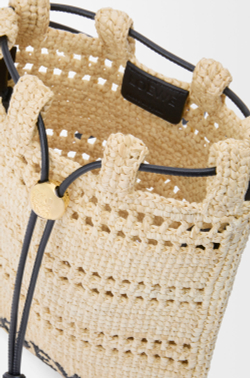 Loewe Сумка-мешок Patch Crochet на шнурке из телячьей кожи и рафии, натуральный/черный