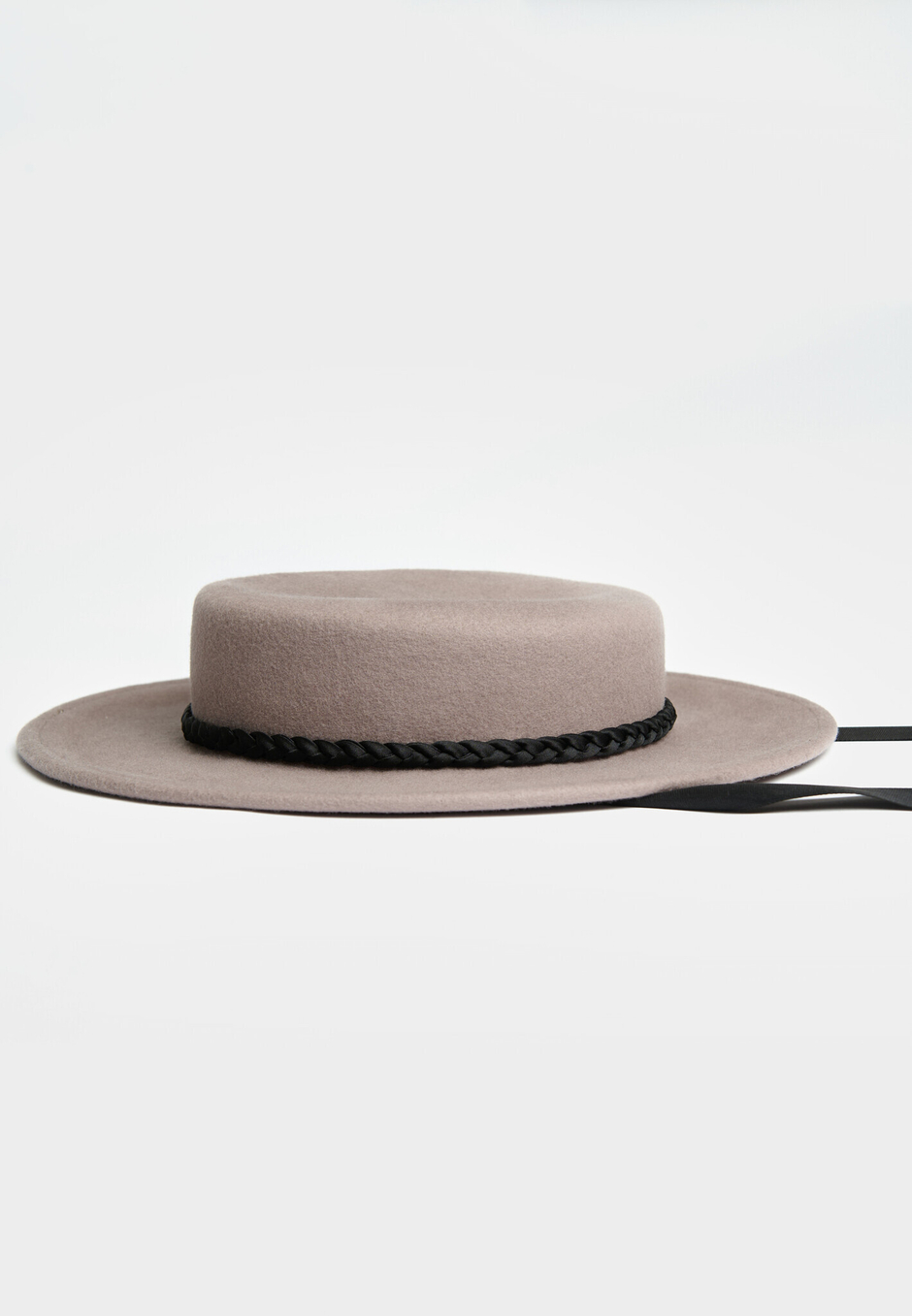 Шляпа из фетра с косынкой