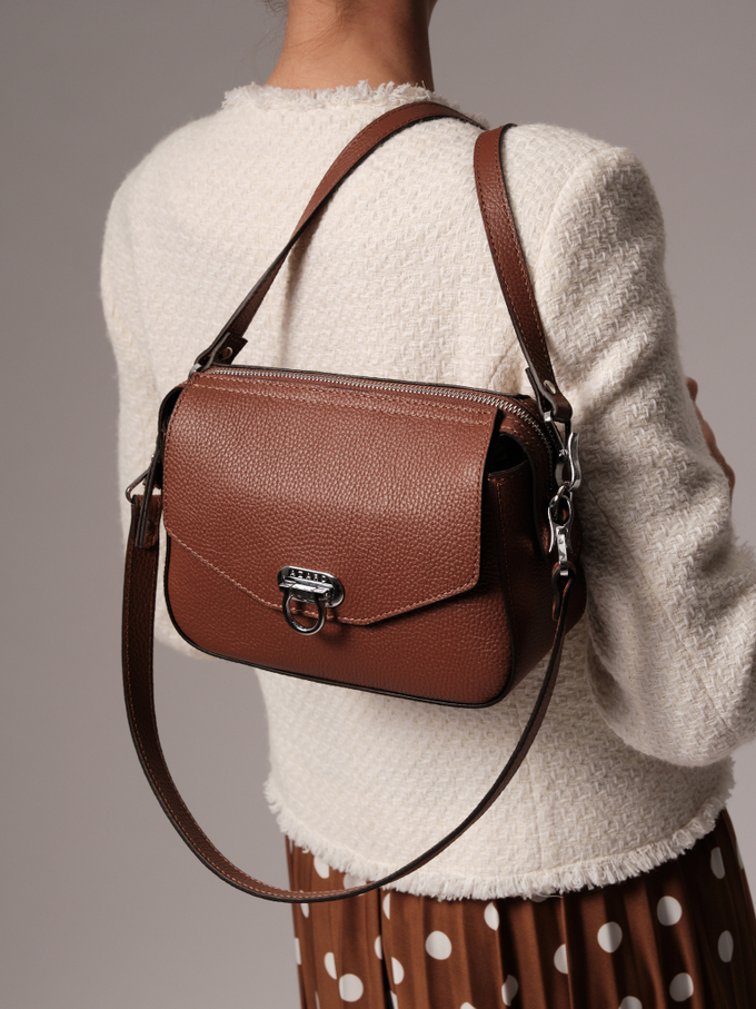 Сумка кожаная через плечо коричневая