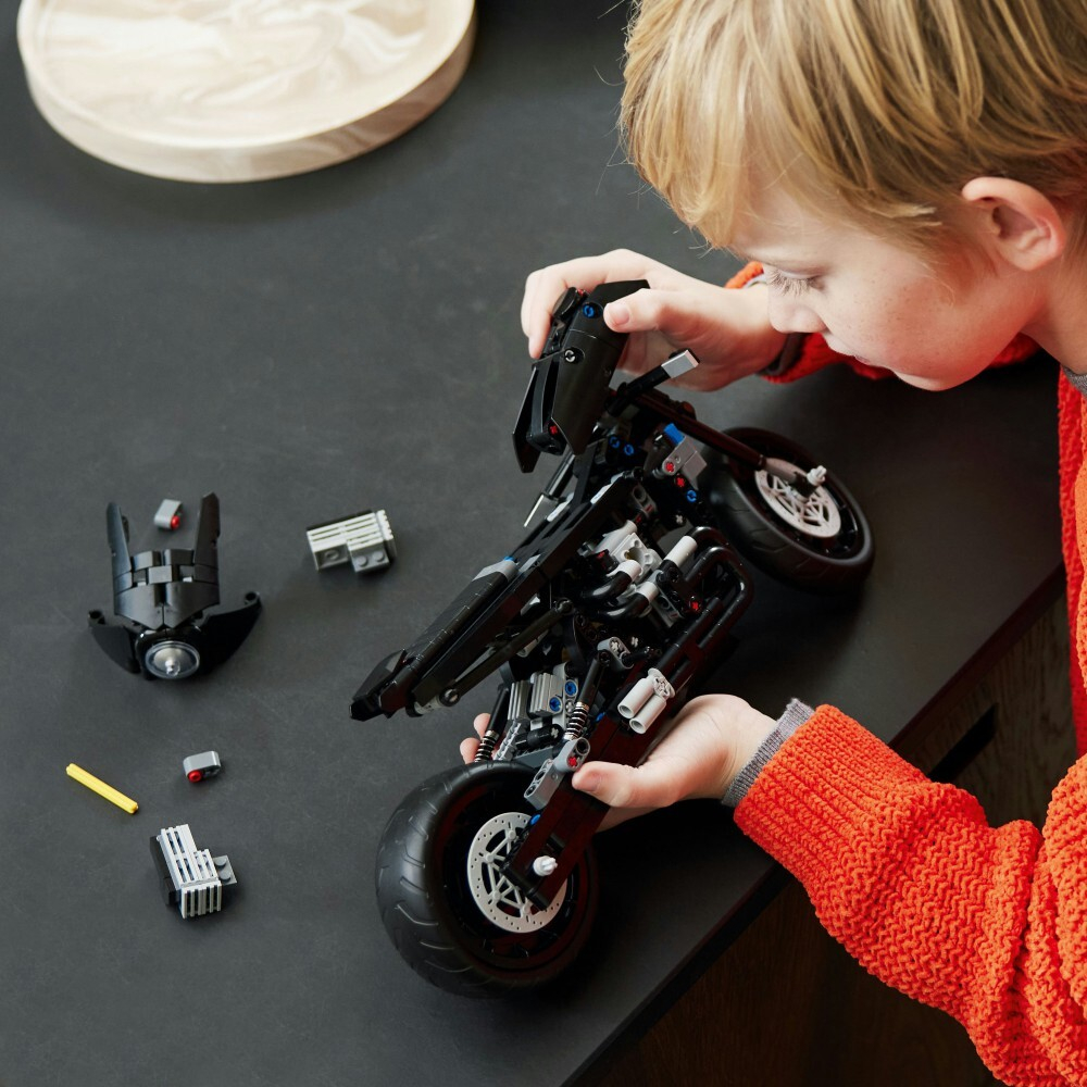 LEGO Technic - БЭТМЕН - БЭТМОТОР 42155