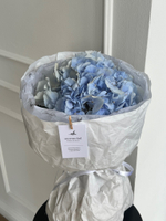 Авторский букет из гортензии в голубом оттенке