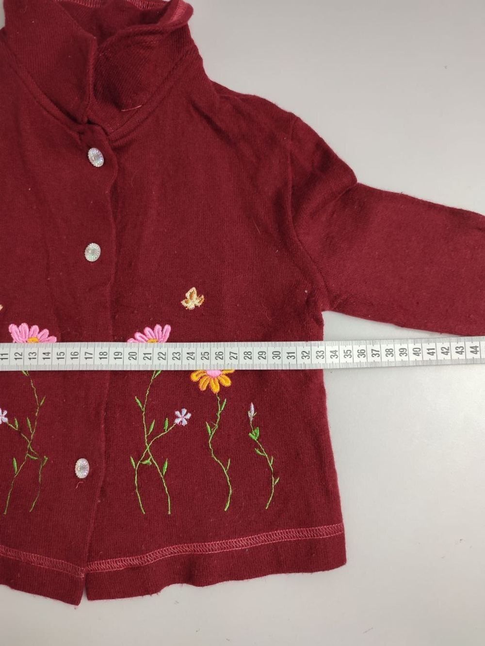 Кофта с вышивкой на 9-10 лет