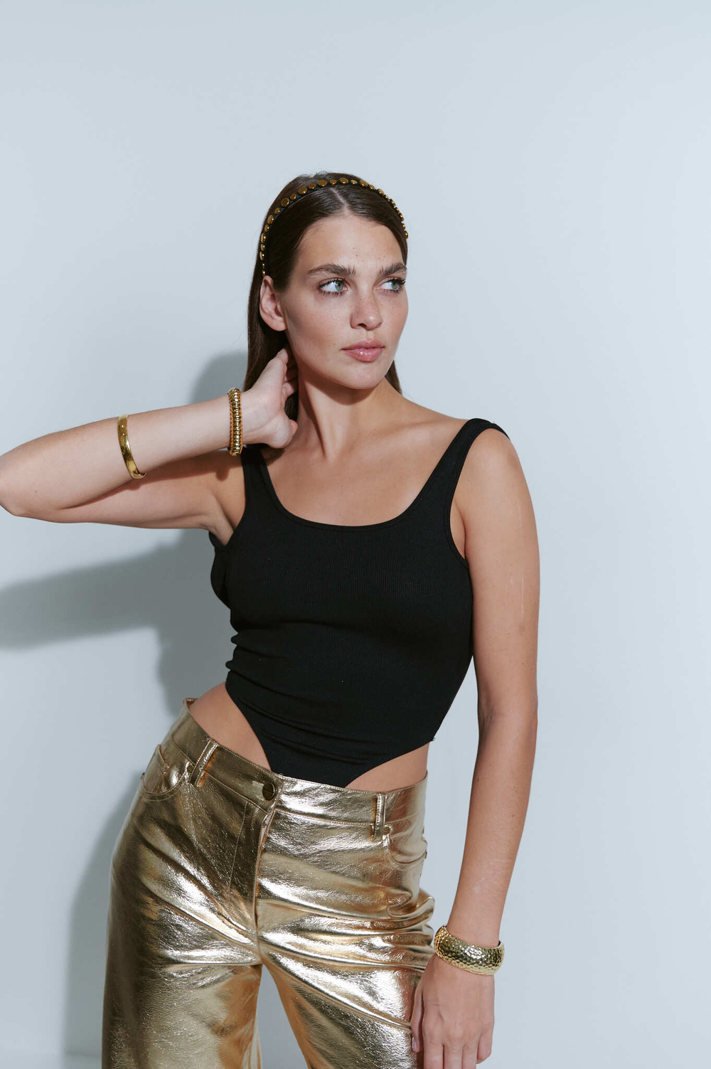 Ободок с золотыми клепками