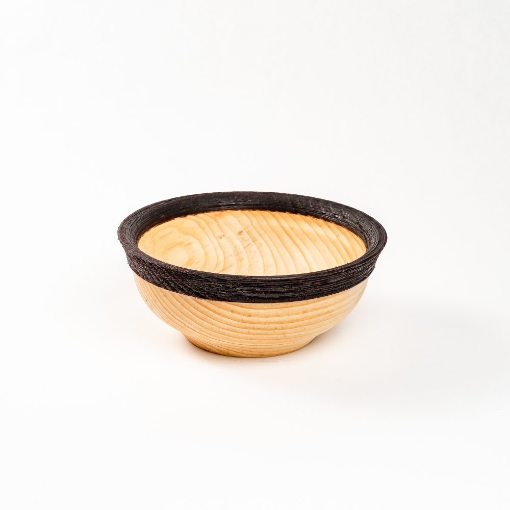 Деревянная глубокая тарелка из сибирского кедра. T196