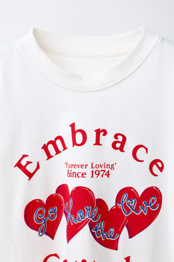 ZARA ФУТБОЛКА С ПРИНТОМ «СЕРДЕЧКИ», БЕЛЫЙ