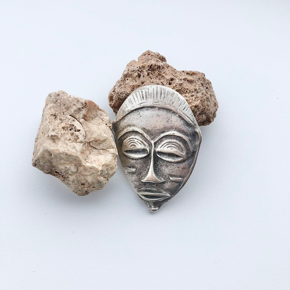 брошь лицо Египет