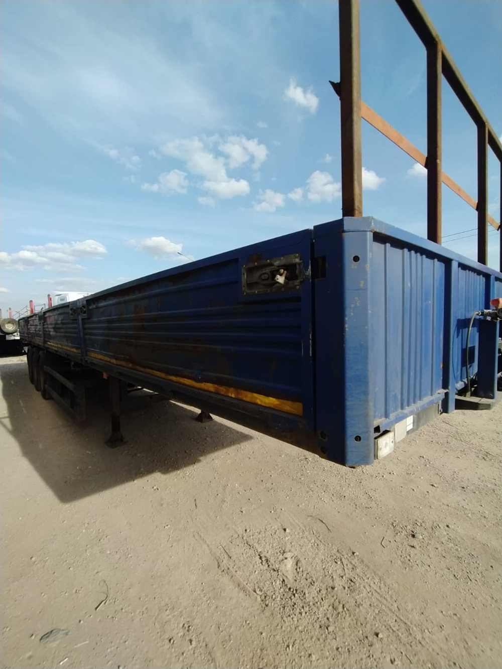 МАЗ 975800 Полуприцеп бортовой 975800-2010