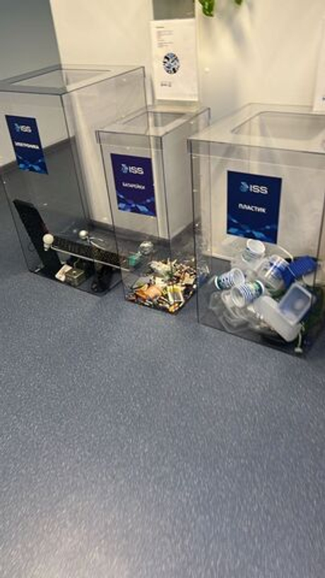 Прозрачные контейнеры для сборки перерабатываемых отходов