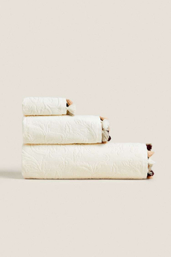 ZARA HOME ЖАККАРДОВОЕ ПОЛОТЕНЦЕ С КИСТОЧКАМИ, СЛОНОВАЯ КОСТЬ