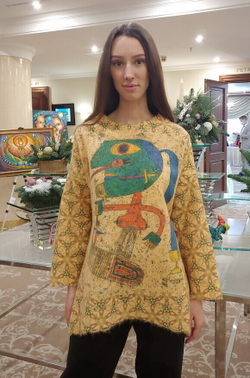 Шерстяной свитер с принтом, по мотивам живописи художника сюрреалиста Виктора Браунера