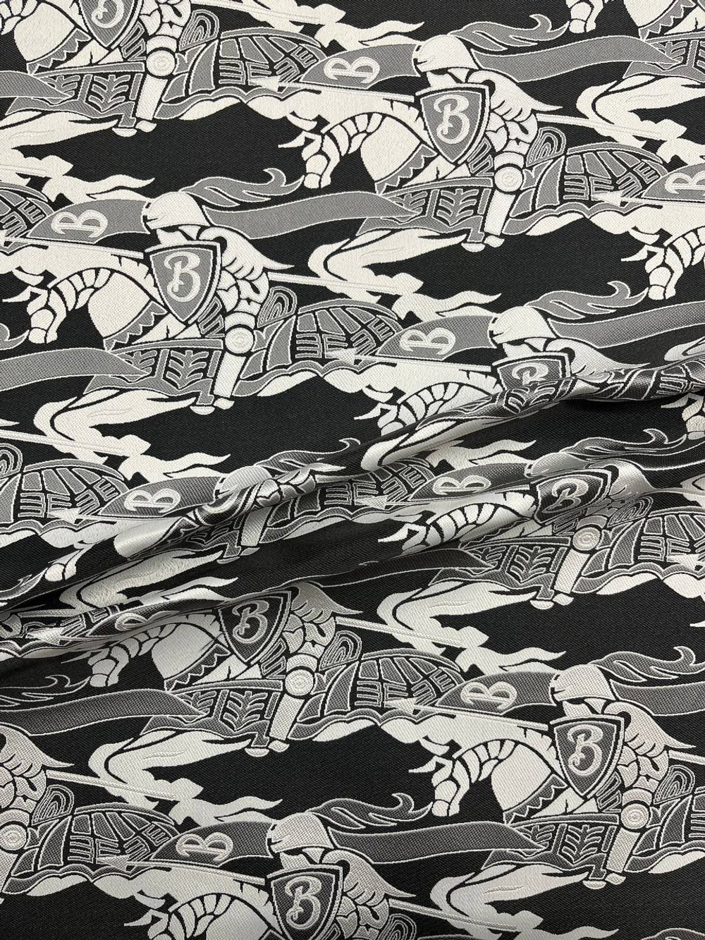 Жаккард шелк с п/э Burberry серый с дизайнерским принтом
