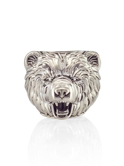 Фото бусина медведь из серебра на белом фоне.