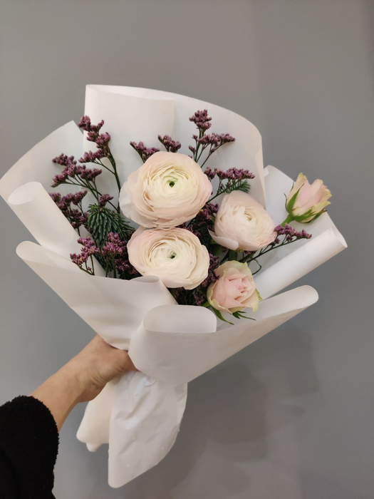 Букет "Нежность ранункулюсов"