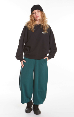 ТОЛСТОВКА С КРУГЛЫМ ВЫРЕЗОМ И ЛОГОТИПОМ