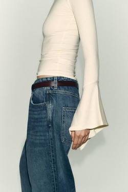 ZARA ФУТБОЛКА С ДЛИННЫМИ РУКАВАМИ И ВОЛАНОМ, ЖЕЛТОВАТО-БЕЛЫЙ