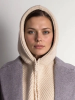 Капор женский вязаный бежевый